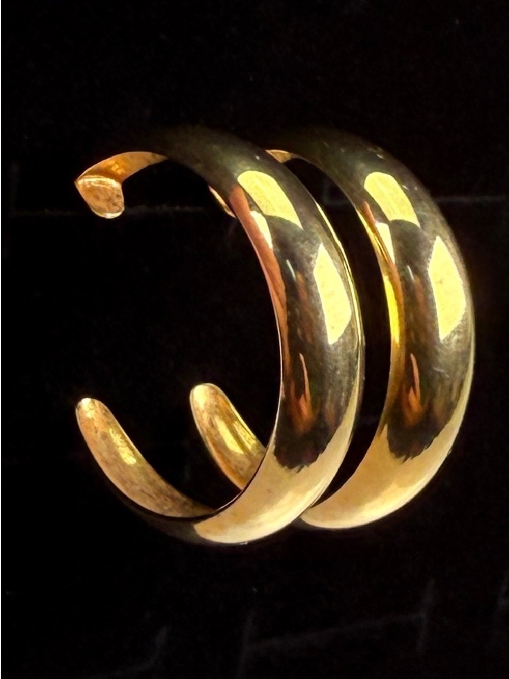 Lightweight vintage goldtone open half hoop pierced earrings
